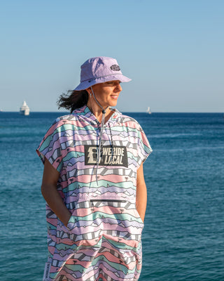 PARTY BLOCKS TRAVEL PONCHO
