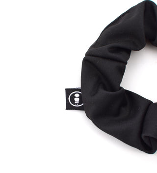 BLACK SCRUNCHIE