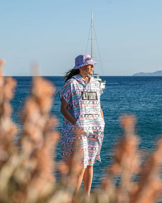 PARTY BLOCKS TRAVEL PONCHO